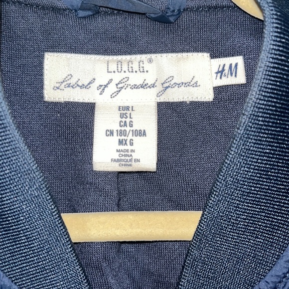 Navy Blue Bomber Jacket size Large *GREAT CONDITION* *Worn twice* - Picture 2 of 3